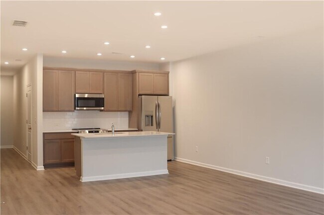 Building Photo - 479 Crown Dr