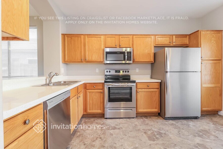 Building Photo - 12265 W Monroe St