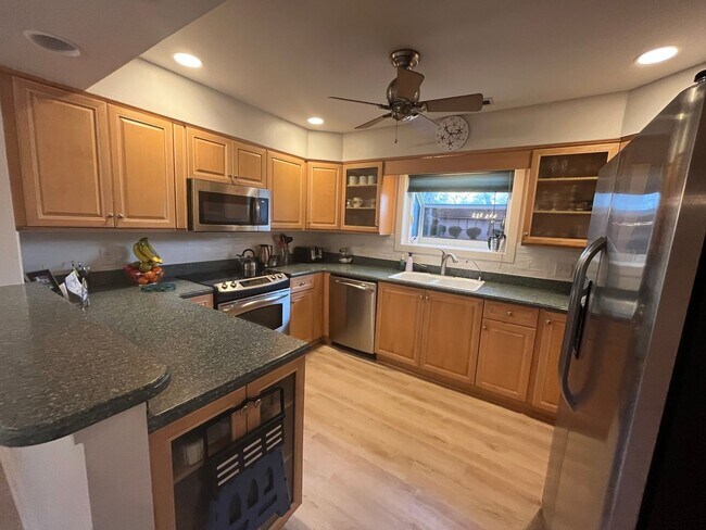 Building Photo - 6-month SUMMER rental within minutes of Wrightsville Beach!