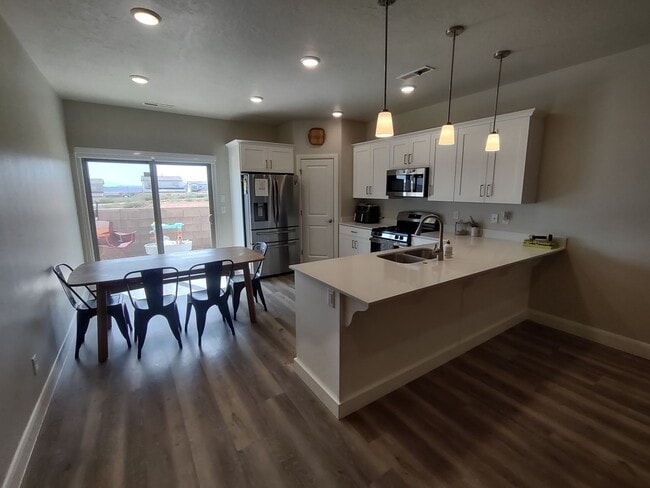 Building Photo - 527 N 550 W