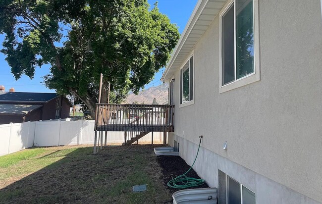 Building Photo - For Rent in Pleasant Grove – 6-Bedroom Bea...
