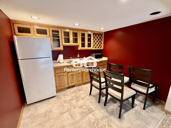 Building Photo - 10445 Fawns Way