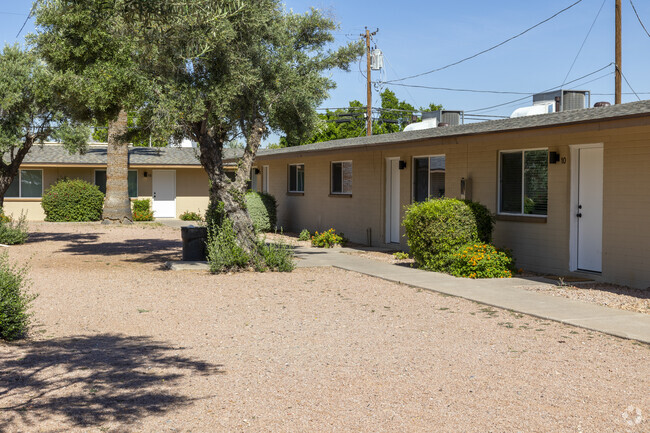 Courtyard - Camelback Court