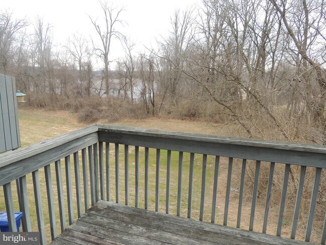 Building Photo - 404 Pinebrooke Cir