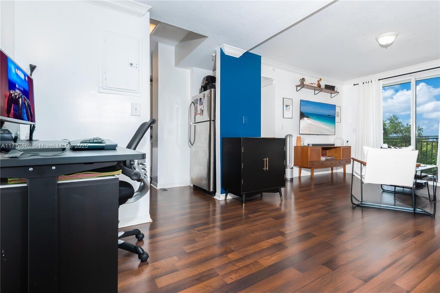 Building Photo - 3500 Coral Way