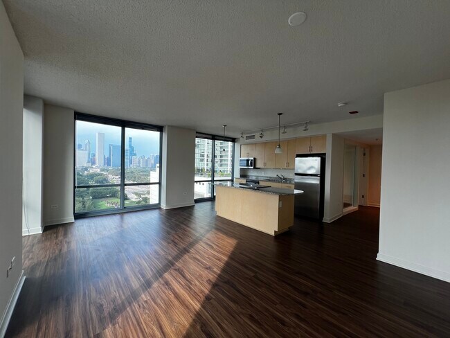 Building Photo - 1250 S Michigan Ave