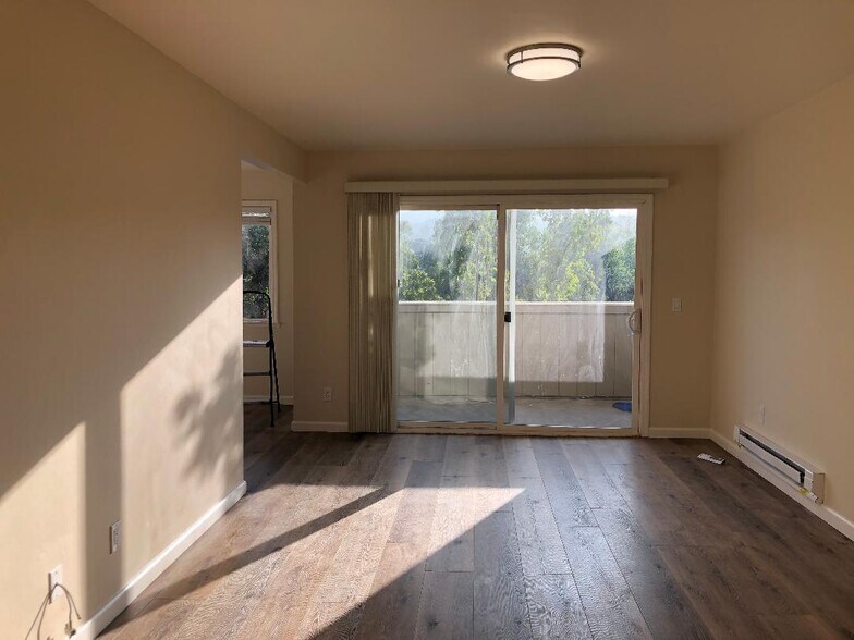 Bright and Sized Living Room - 7150 Rainbow Dr