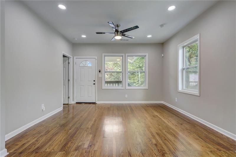 Building Photo - 807 Gilbert St SE