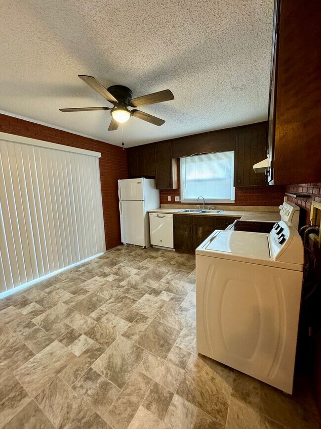 Building Photo - Duplex for Rent in Penn Laird