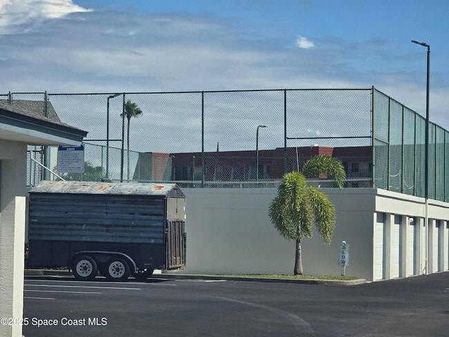 Building Photo - 580 S Brevard Ave