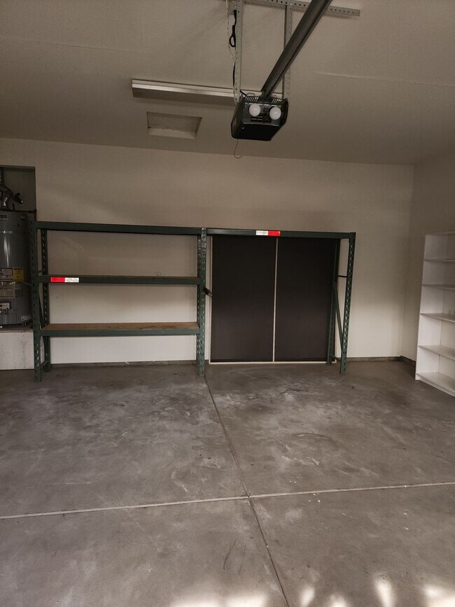 Building Photo - 5 Bedroom 3 Bathroom with 3 car Garage in the Sylvan School District