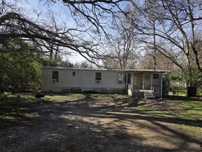 Building Photo - 2 B Harding St