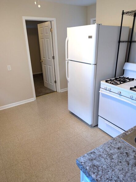 Building Photo - 109 Goethe St