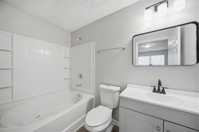 Building Photo - Charming 3-Bedroom Condo in Fairington Village