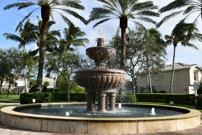 Building Photo - 327 Salinas Dr