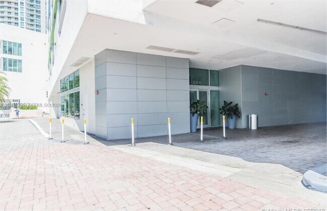 Building Photo - 335 S Biscayne Blvd