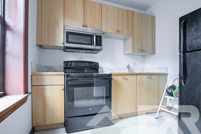 Building Photo - 1244 Pacific St