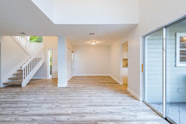 Building Photo - 5080 Point Alexis Dr