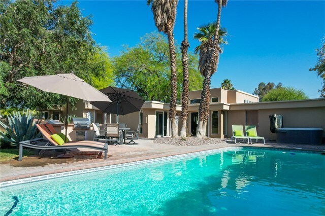 Building Photo - 576 E Desert Holly Cir