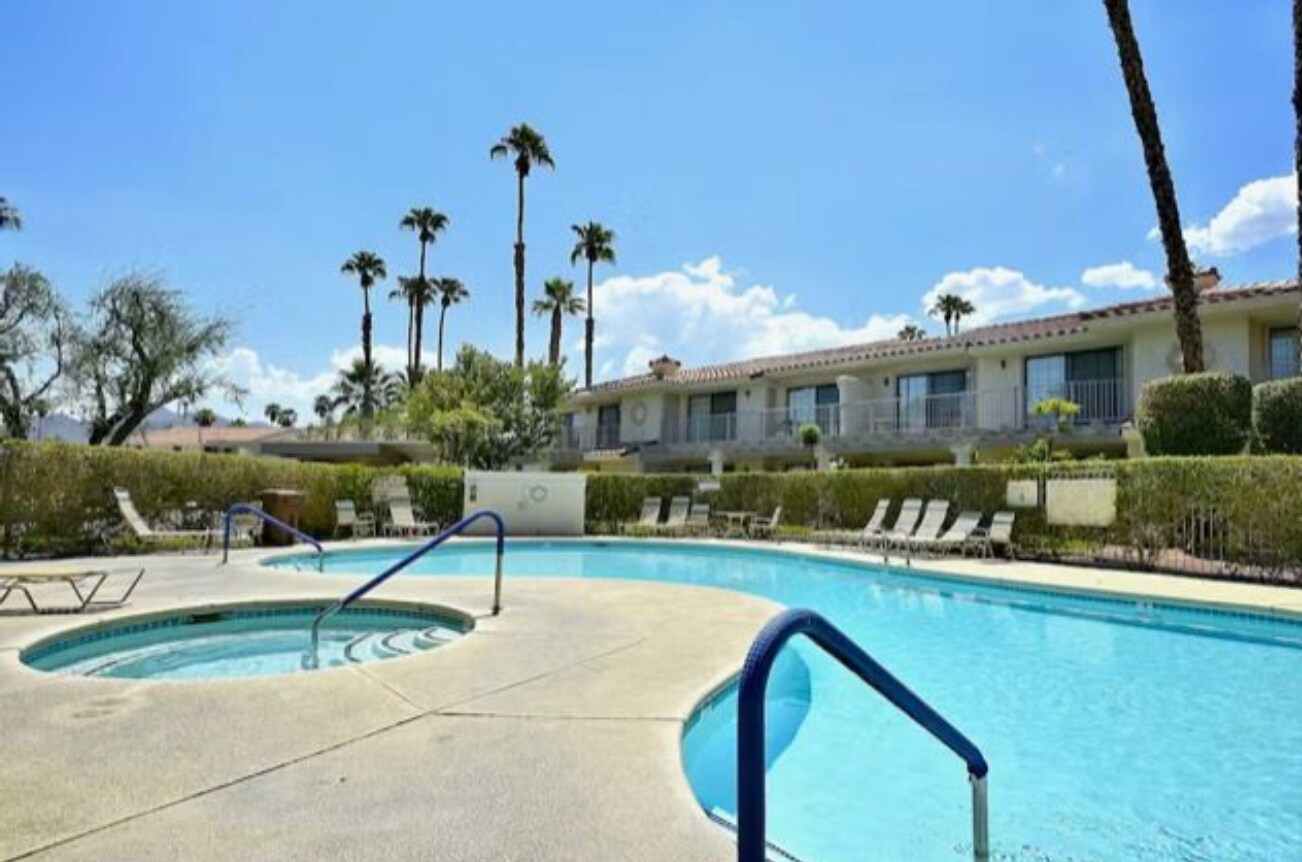 One of Two Jacuzzis - 505 S Farrell Dr