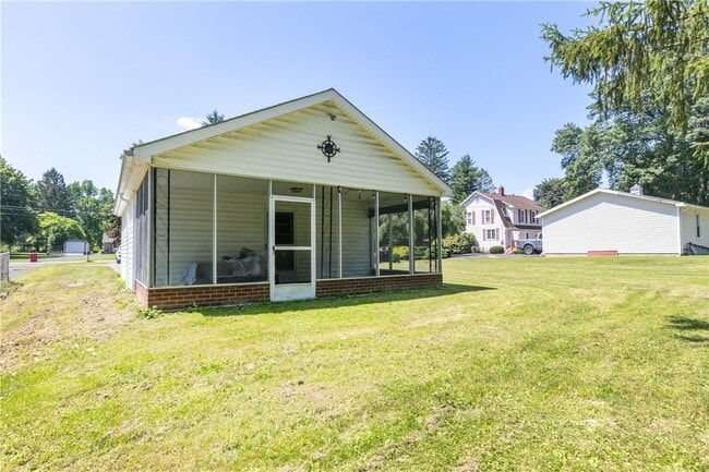 Building Photo - 578 Victory Hwy