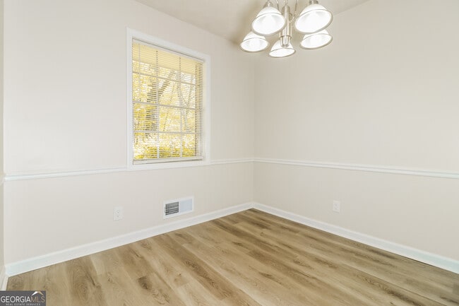 Building Photo - 2255 Kings Forest Dr SE