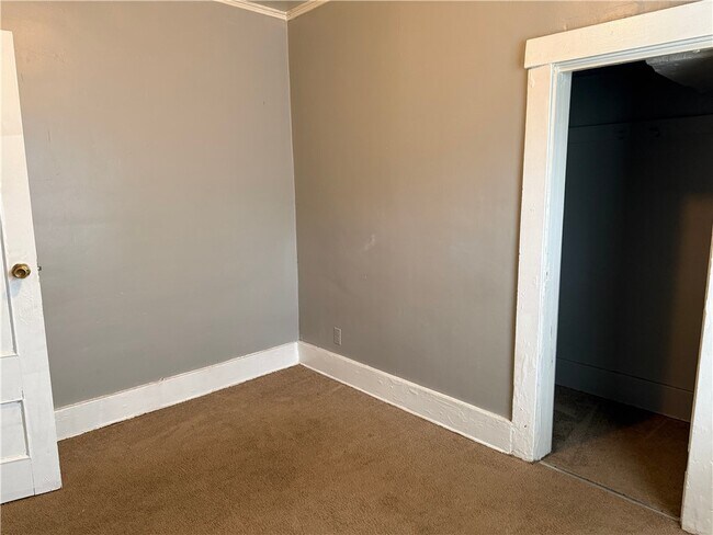 Building Photo - 93-95-95 Stratford Park