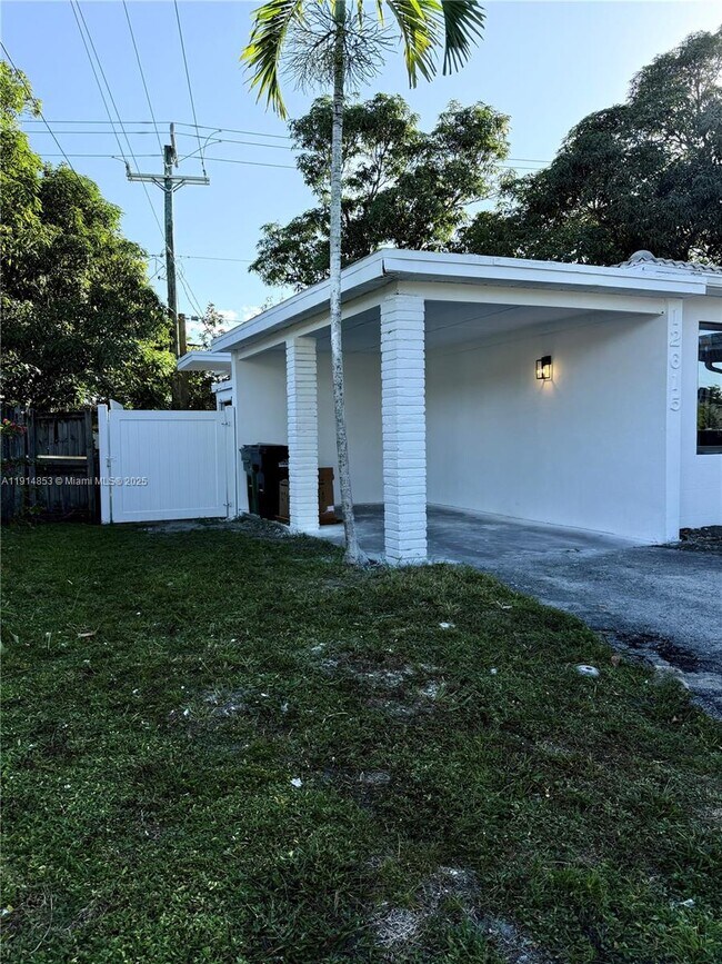 Building Photo - 12615 N Miami Ave