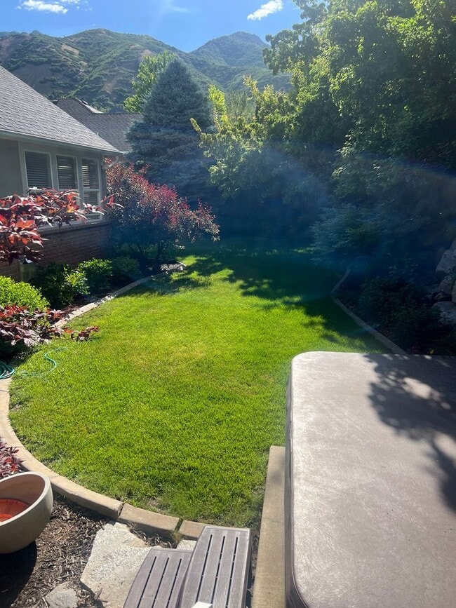 Building Photo - Spacious and Modern 5 Bed, 4 Bath Home
