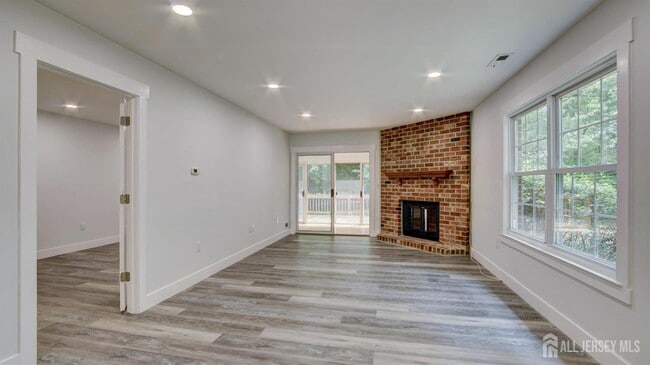 Building Photo - 267 Constitution Cir