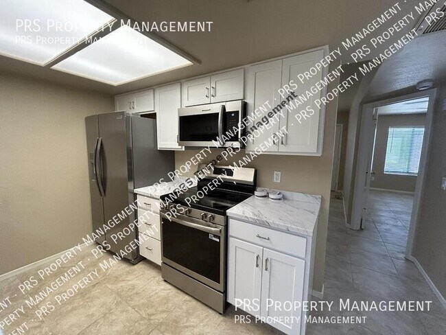 Building Photo - 551 S Lesueur