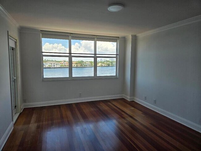 Building Photo - 511 Bayshore Dr