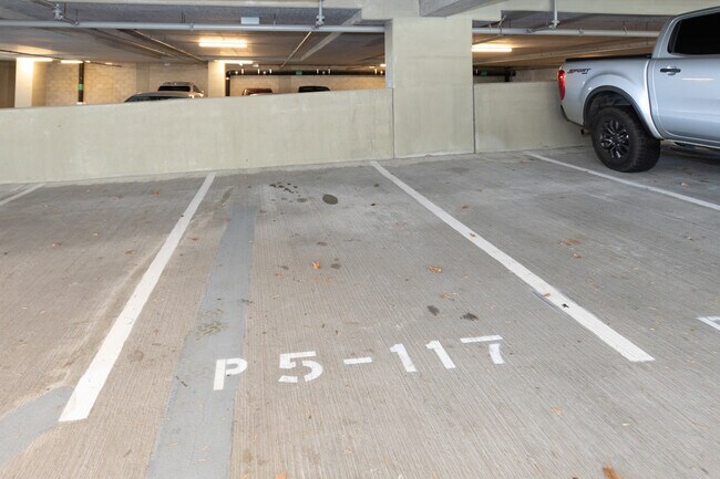 Building Photo - 1000 Auahi St