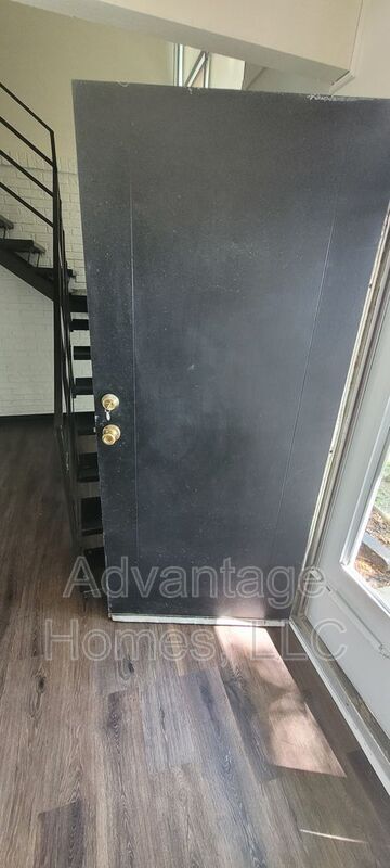 Building Photo - 936 N 71 St