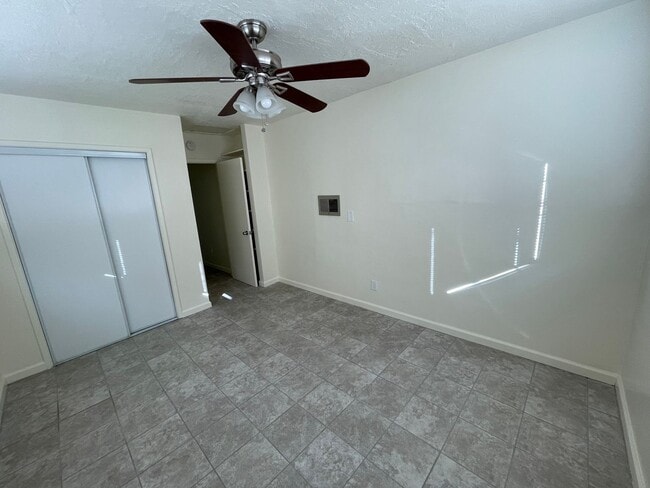 Building Photo - Apple Valley Home 4 Bedrooms, 2 Bathrooms,...