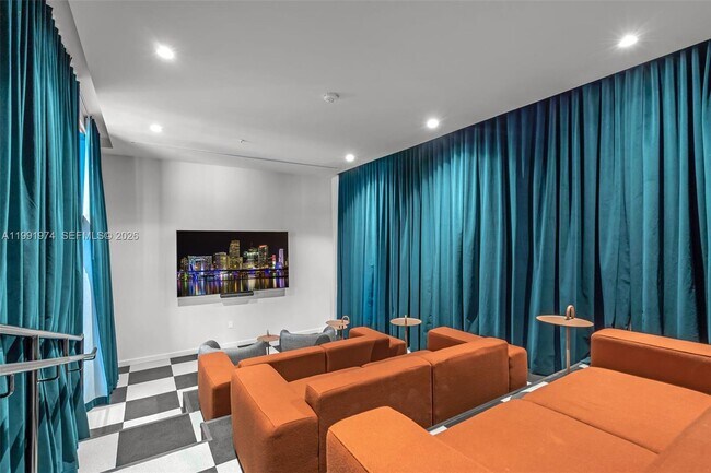 Building Photo - 11 NE 6th St