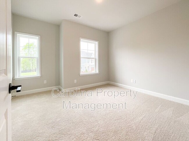 Building Photo - 8229 Houser St