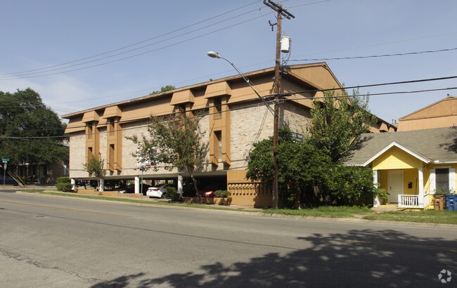 Building Photo - Castle Arms Apartments