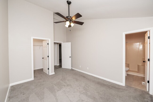 Building Photo - 3 bed 2 bath Home in Lakes of the Four Sea...