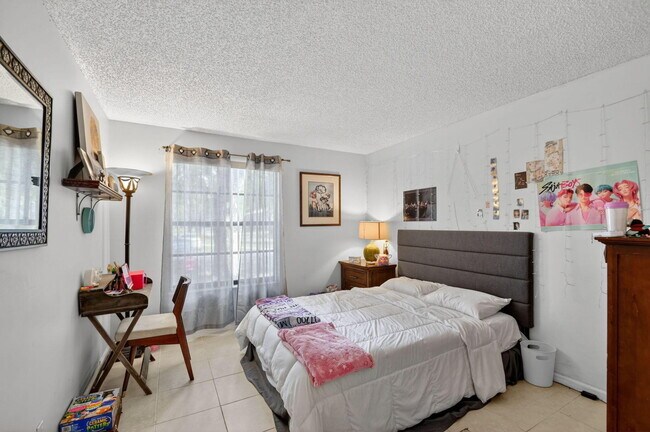 Building Photo - 9810 Pineapple Tree Dr