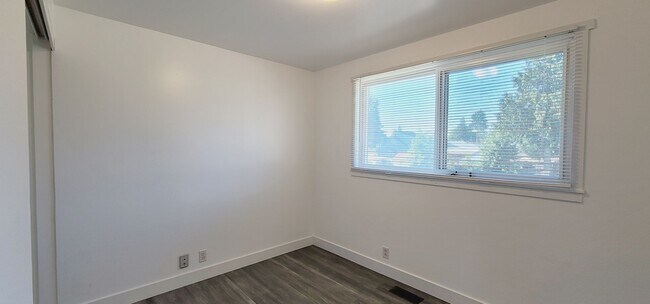 Building Photo - 13240 22nd Ave S