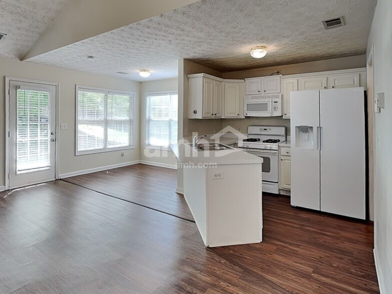 Building Photo - 740 Chatham Park Dr