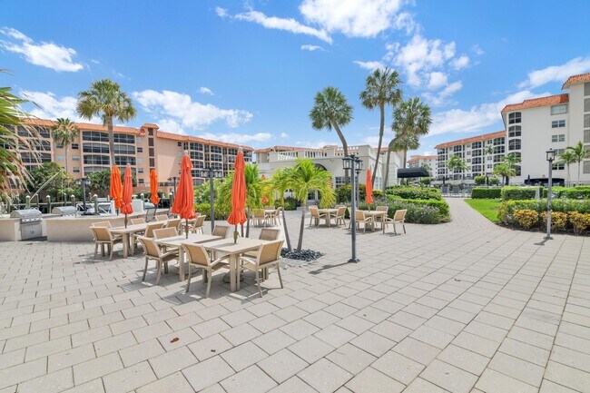 Building Photo - 2871 N Ocean Blvd