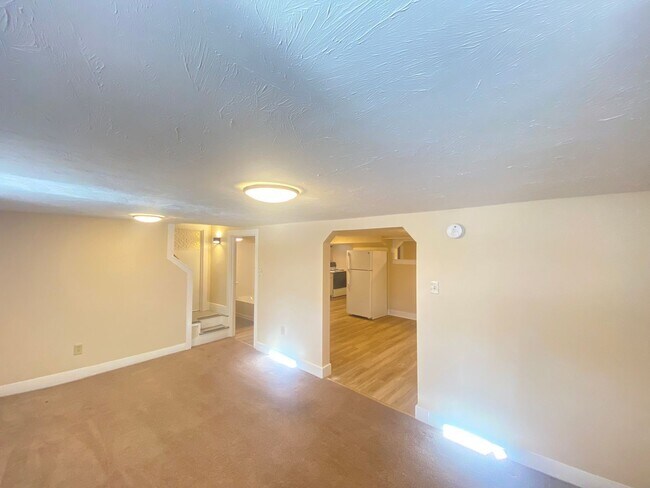 Building Photo - 16 Linwood St