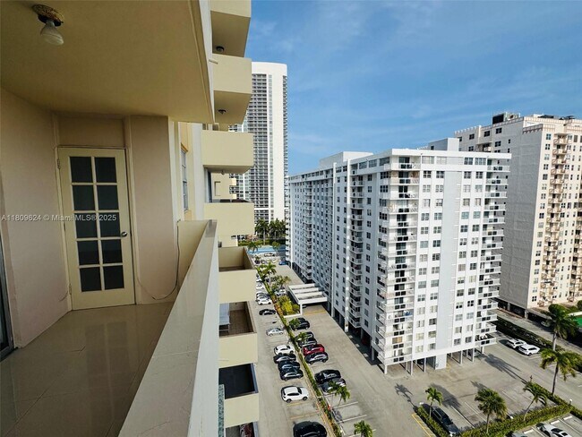 Building Photo - 1833 S Ocean Dr