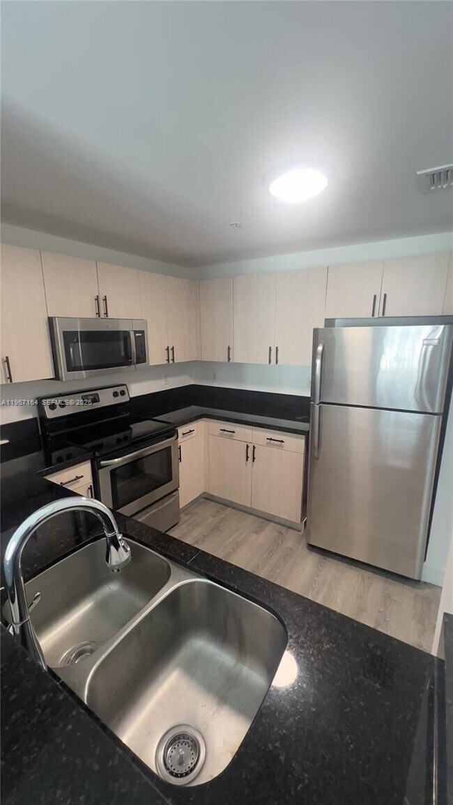 Building Photo - 50 Menores Ave