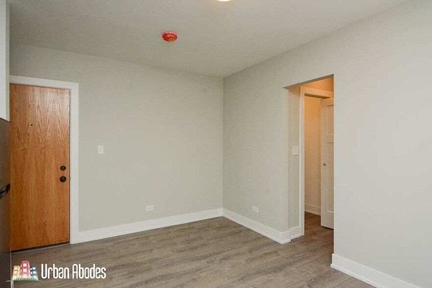 Building Photo - 445 W Belden Ave