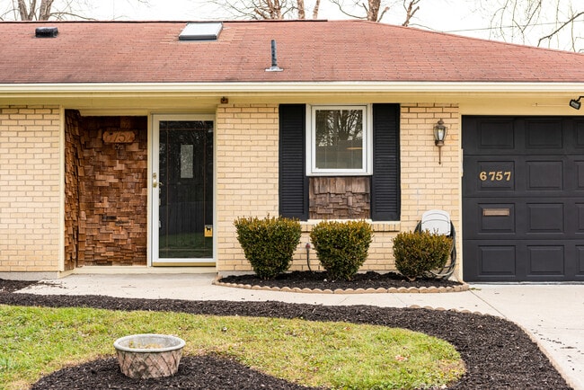 Building Photo - 6757 Summerdale Dr