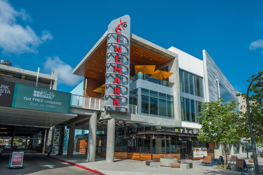 Building Photo - 5831 Seawalk Dr