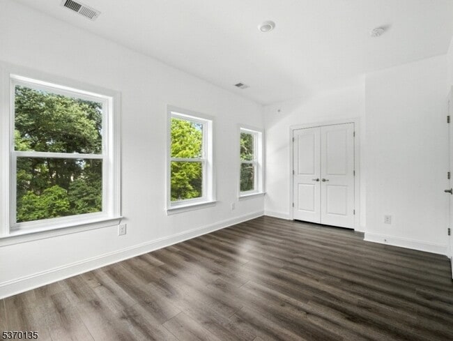 Building Photo - 701 Abbe Rd